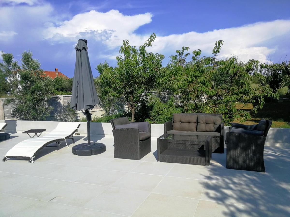 Villa Flora Maris Apartments Привлака Экстерьер фото