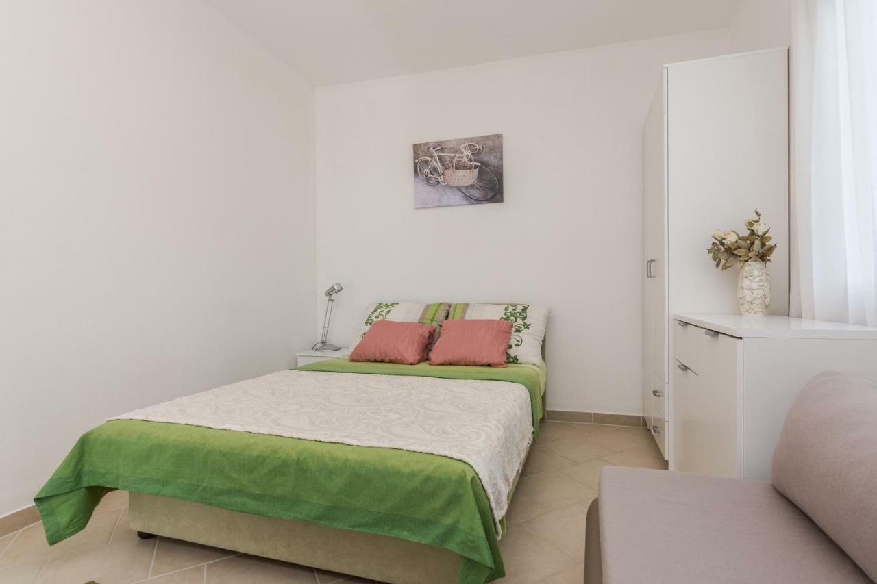 Villa Flora Maris Apartments Привлака Номер фото