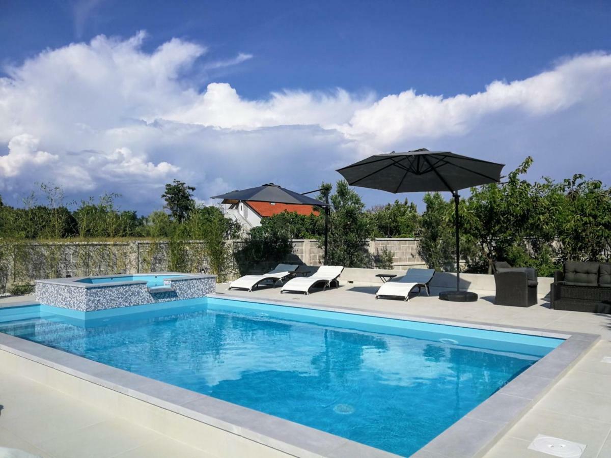 Villa Flora Maris Apartments Привлака Экстерьер фото